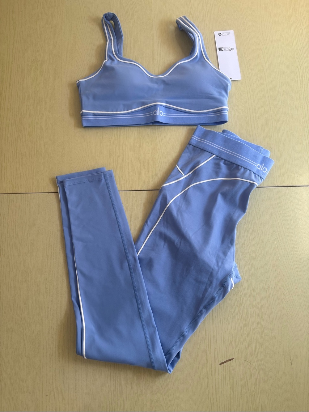 ALO Yoga Light Blue Sports Bra with White Tag Detail - Picture 4 of 7